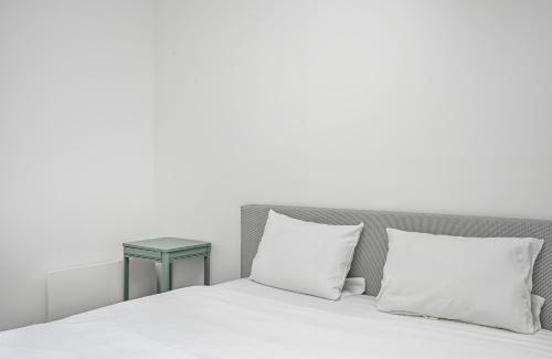 Evreux Apartment | L Apparté Beau 2 chb moderne avec jardin privé parking proche centre Évreux