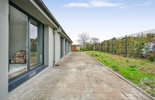 Evreux Apartment | L Apparté Beau 2 chb moderne avec jardin privé parking proche centre Évreux