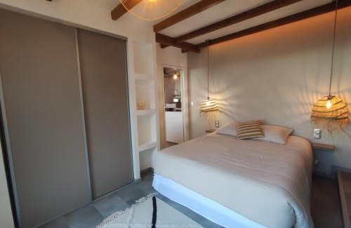 Les Avirons Apartment | L'ApparT, meublé de tourisme 4 étoiles, piscine chauffée et vue mer imprenable