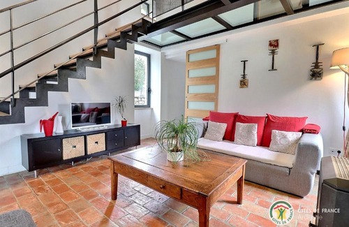 Grospierres House | L'envol des papillons