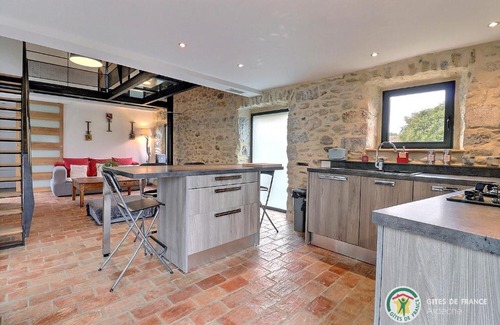 Grospierres House | L'envol des papillons