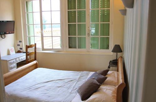 Aubeterre-sur-Dronne Hotel | L'Hôtel du Périgord