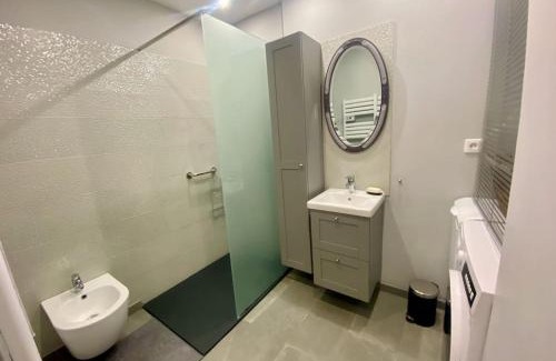 Nimes City Centre Apartment | L'historien - avec balcon coeur de Nîmes
