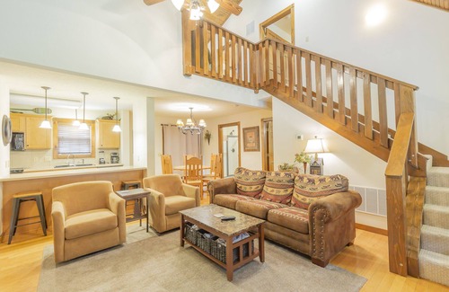 Reeds Spring Cabin | L130B, 2-Bedroom with Loft Lakeview Cabin