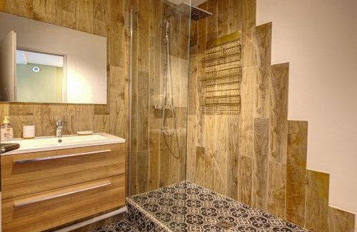 Nimes City Centre Apartment | La Balade Nîmoise Center Car Park AC