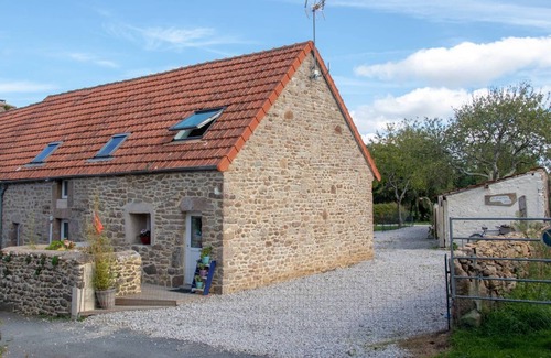 Fermanville House | La Bicyclette Bleue : Au Calme, Dans un Village Typique au Départ de Randonnée