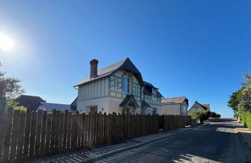 Ver-sur-Mer Villa | La Bourrasque - Superb villa 70 metres from the sea!