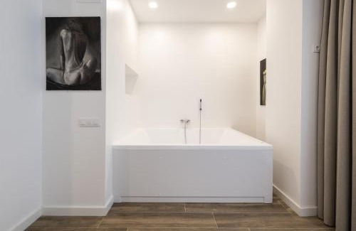 La Petxina Apartment | La casa de la pintora by Concept Flats