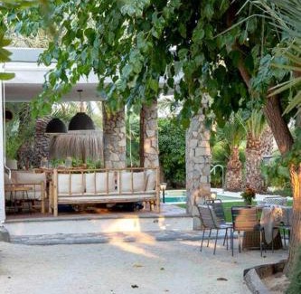 Algoda House | La Casa del Zurdo, oasis de palmeras en Alicante con piscina
