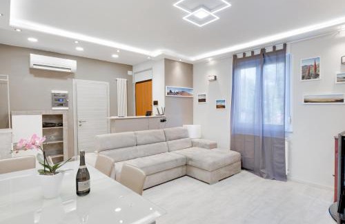 Sistiana Apartment | La Casa di Mara con Piscina, Giardino, Parcheggio Privato a Sistiana