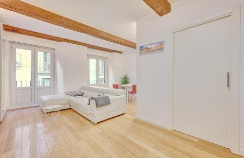 Old Town Apartment | La Chapitela 7 by Clabao