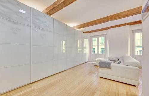 Old Town Apartment | La Chapitela 7 by Clabao