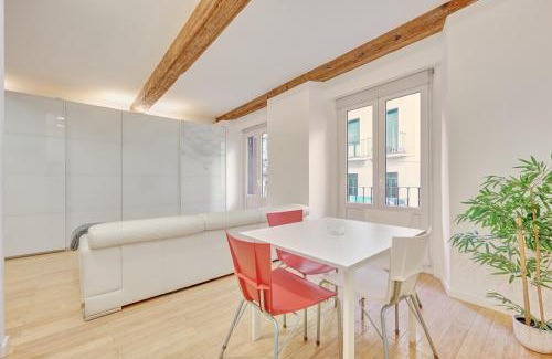 Old Town Apartment | La Chapitela 7 by Clabao