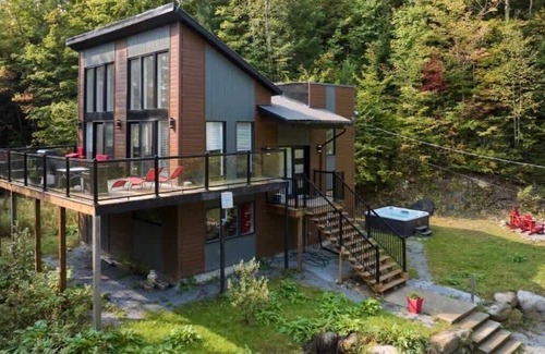 Chertsey Cabin | La Clairière Enchantée, Spa et Bord de L'Eau