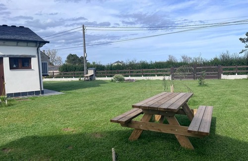Campos y Salave Apartment | LA CURTIA DEL NETO; ideal for families, 1 km from the beach of Porcía, EL FRANCO