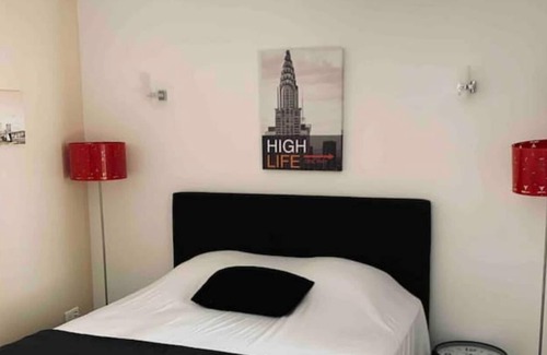 Charolles Apartment | La Garçonnière