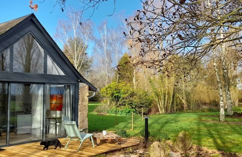 Saint-Sauveur-de-Flee House | La Grange - Guest house in Anjou Bleu