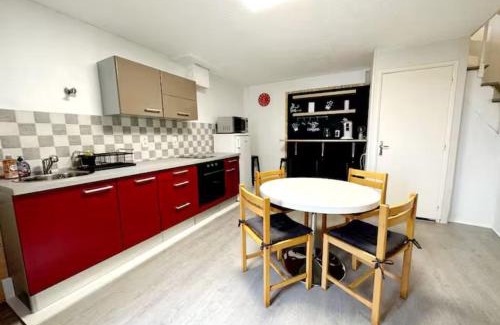 Saint-Genes-Champanelle House | La guinguette bleue