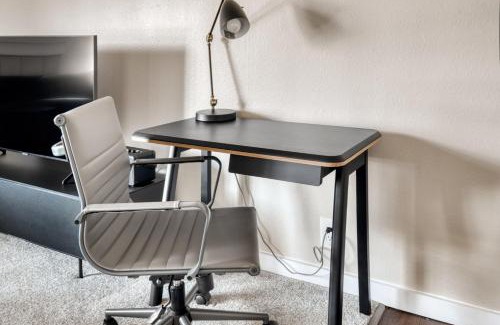 University City Apartment | La Jolla 1br w gym wd pool nr bars shops SAN-7