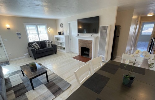 Beach Barber Tract Cottage | La Jolla Cottage by the Sea - Near Windansea Beach and La Jolla Cove!