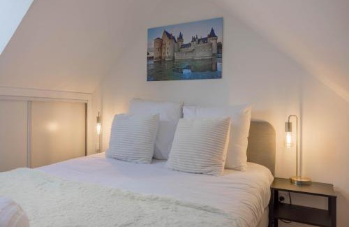 Jargeau House | La Maison Authentique - Maison de charme à seulement 5 mn de Saint Denis de l'Hôtel, 10 mn de Châteauneuf sur Loire et 20 mn d'Orléans