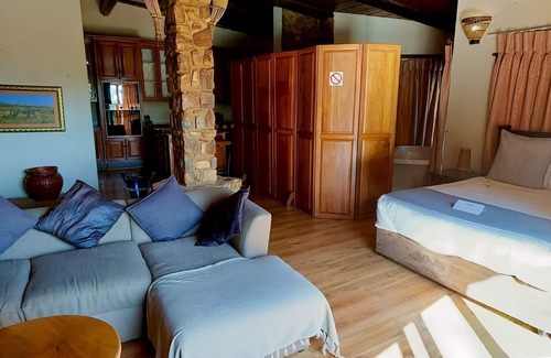 Hartbeespoort House | La Montagne Guest Lodge