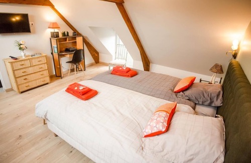 Meillac Bed & Breakfast | La Petite Maison près de l'Eglise