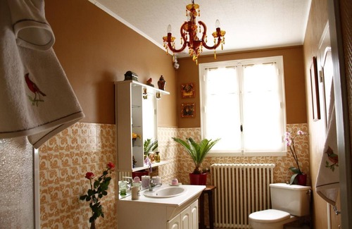 Meillac Bed & Breakfast | La Petite Maison près de l'Eglise