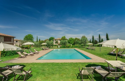 San Pietro in Bossolo Apartment | La Piccionaia, 3 bedrooms apartment in the Chianti area with swimming pool & A/C