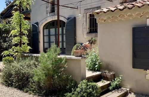 Eygalieres House | La Pomme de Pin:Charming house with heated pool at the foot of the Alpilles mountains