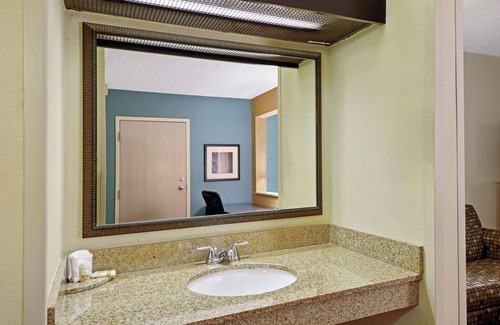 Columbia Hotel | La Quinta Inn by Wyndham Columbia SE/Fort Jackson