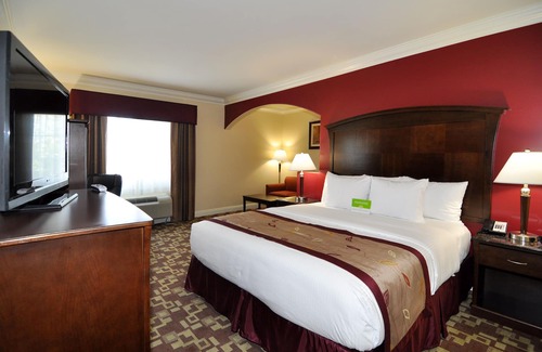 Moreno Valley Hotel | La Quinta Inn & Suites by Wyndham Moreno Valley
