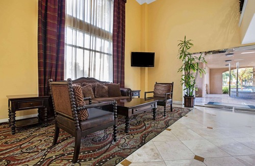 Moreno Valley Hotel | La Quinta Inn & Suites by Wyndham Moreno Valley