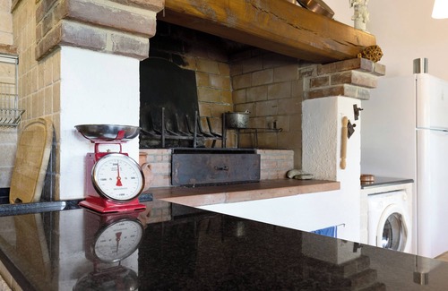 San Gimignano House | 'La Ripa - Master Apartment' with Shared Pool & Wi-Fi