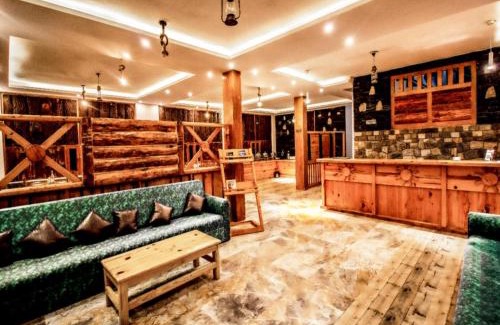 Kanatal Hotel | LA Riqueza Kanatal # Beautiful View of Gangotri Mountains # Parking # Near to Surkanda Devi Temple