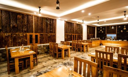 Kanatal Hotel | LA Riqueza Kanatal # Beautiful View of Gangotri Mountains # Parking # Near to Surkanda Devi Temple