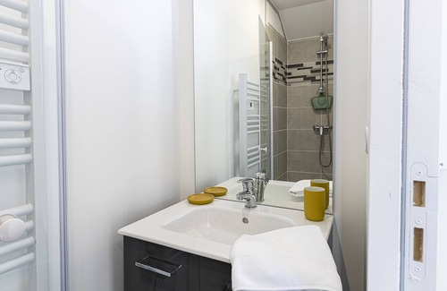 Saint-Serge Apartment | La scène - Wifi - Université