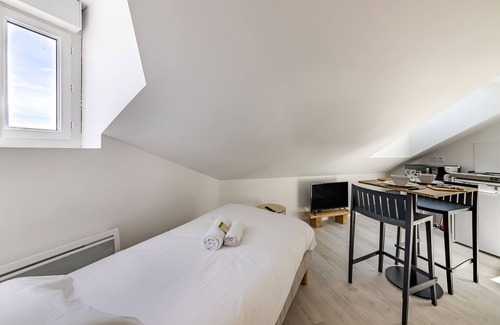 Saint-Serge Apartment | La scène - Wifi - Université