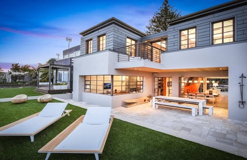 North Avoca House | LA SPAGGIA - THE BEACH | Beachfront , Pool | Accom Holidays