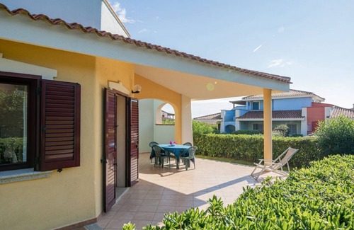 Monte Petrosu Apartment | La Tartaruga three-room apartment sleeps 4 in facility with swimming pool