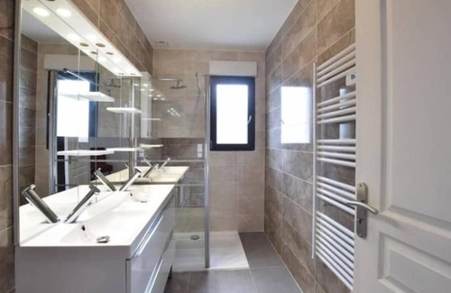 Cagny House | La Villa Caennaise II-Modern villa in Grentheville Caen with 4 bedrooms & garden