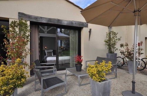 Saint-Loubes Villa | La Villa D'Ô Détente in the heart of the Bordeaux vineyards