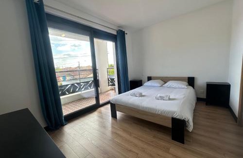 Mont-de-Marsan Villa | La Villa Estienne - Spacieuse - Conviviale - 6 Chambres - Parking privé