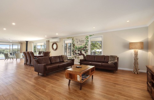 Pokolbin House | La Villetta home on Vineyard