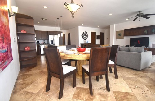 Centro Villa | La Vista 33, Luxury Condo, 5 minutes from downtown and Marina of Cabo!