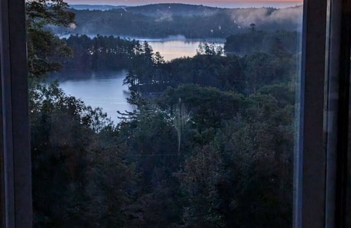 Val-des-Monts Apartment | La Vue - Mountain Top Cottage