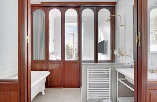 Grand Parc-Paul Doumer Apartment | Labruyère House - Royal Garden Suite