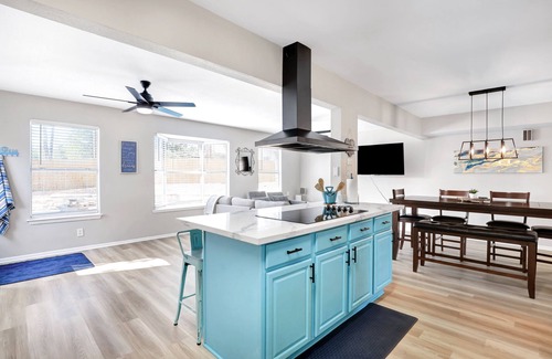 Southside House | Lackland Pool House 4 minutes from Lackland AFB