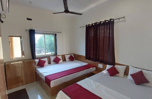 Barsana Hotel | Ladlee Palace Guest House
