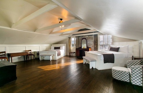 French Quarter House | Lafitte Hotel & Bar